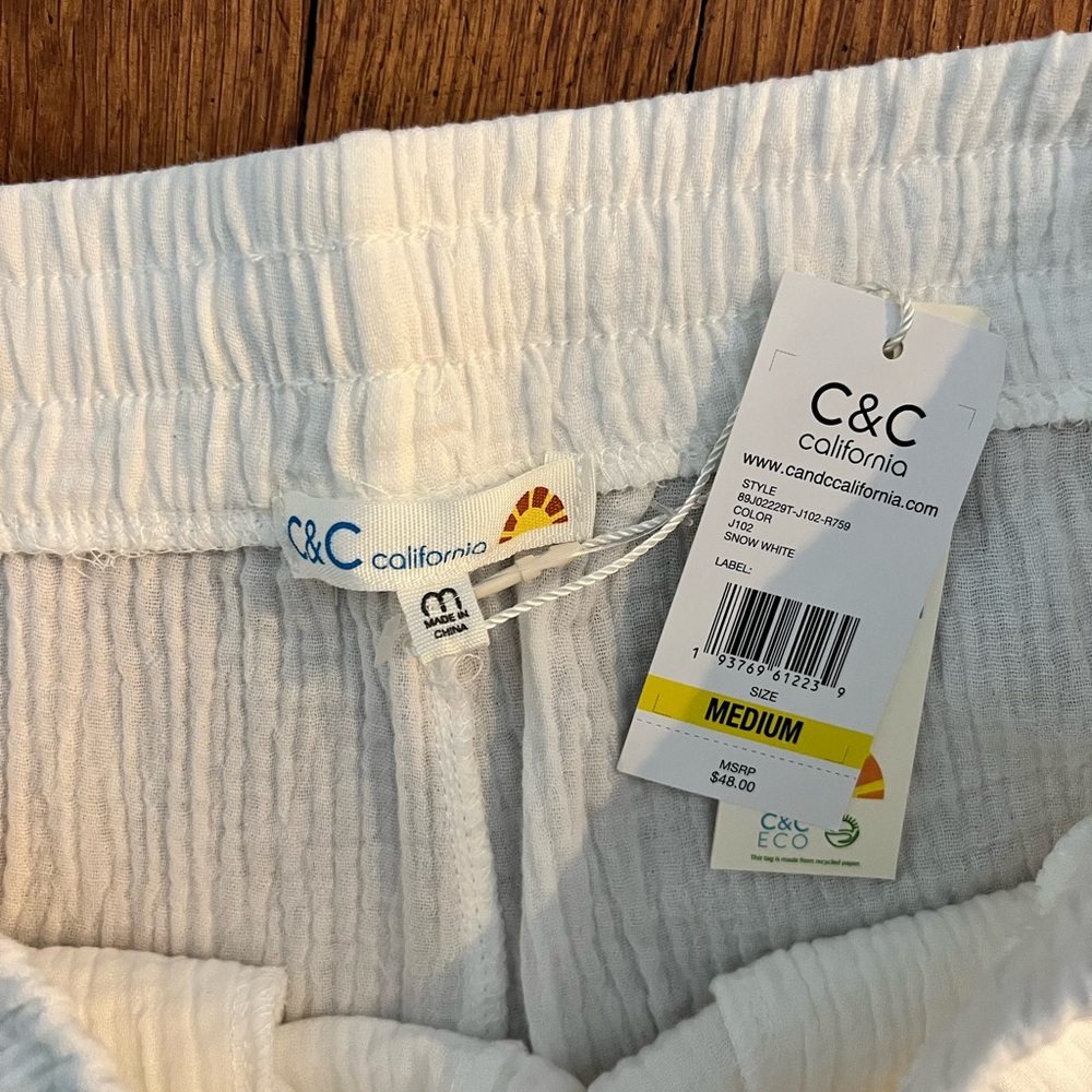 C&C California High Waist White Shorts - Picture 3 of 4